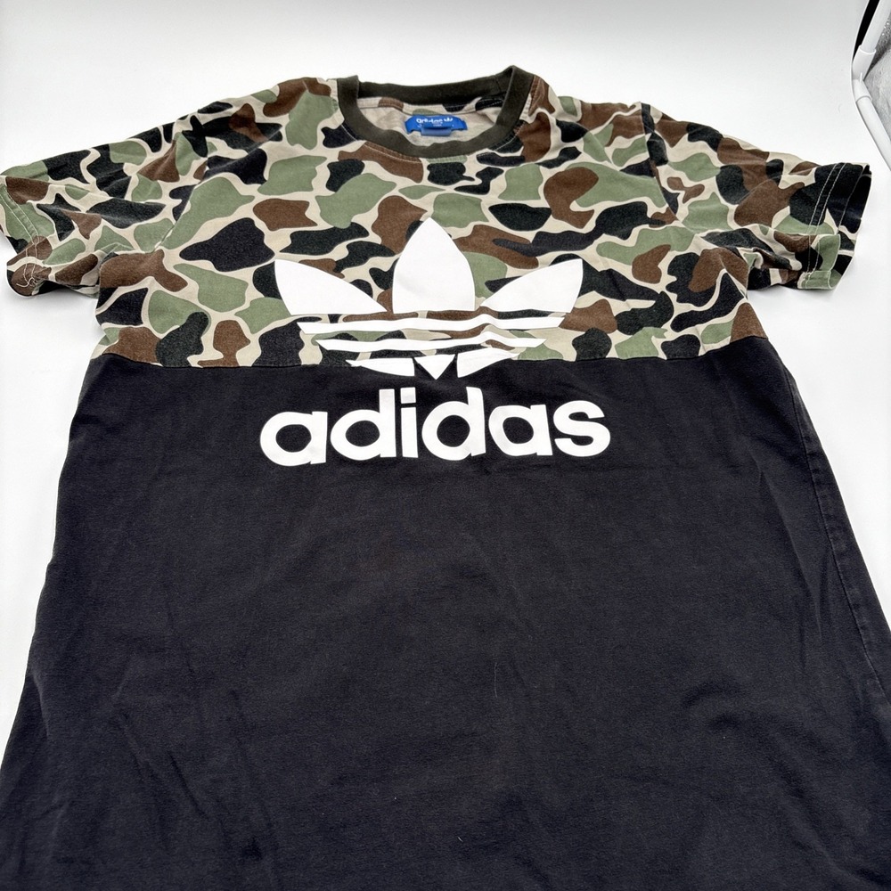 Adidas Camouflage Tshirt Mens Size Medium‎ Front Logo Black Short Sleeve